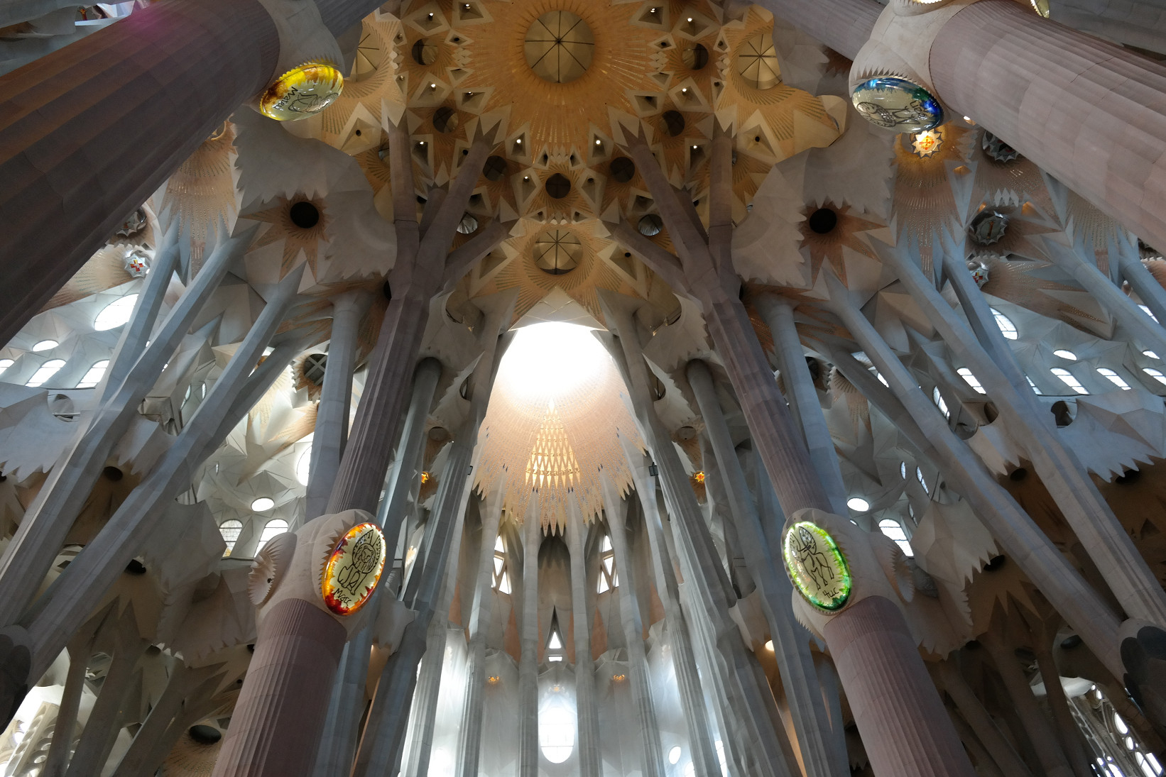 Foto Interieur lichtinval Sagrada Familia