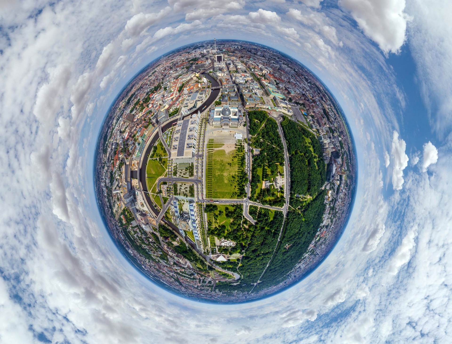 Foto van Airpano met een vissenooglens van Berlijn