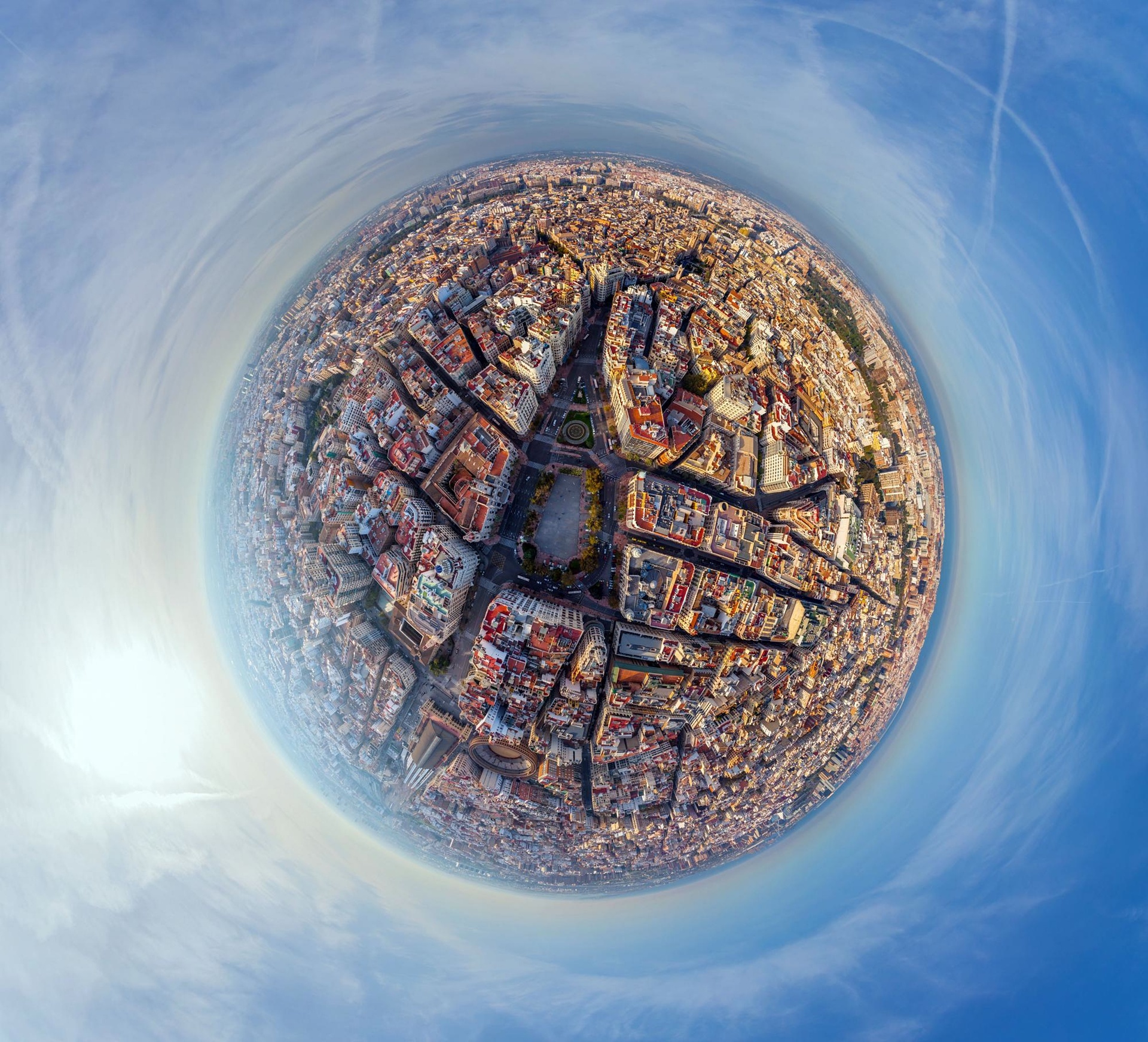 Foto van Airpano met een vissenooglens van Valencia